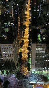 100 mil pessoas vão para as ruas no Rio de Janeiro